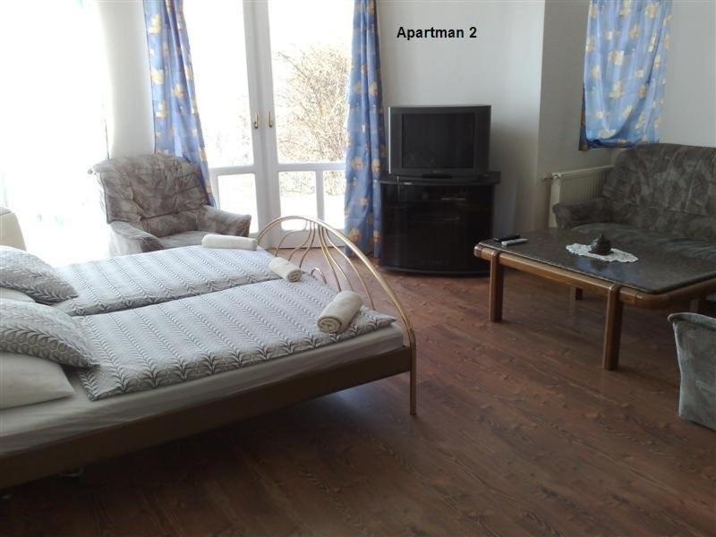 Marci Villa Pecs Room photo